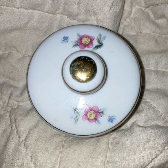 Powder Container - Picture 2 of 4